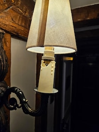 Broken light fittings in room, that cost more than £300/night