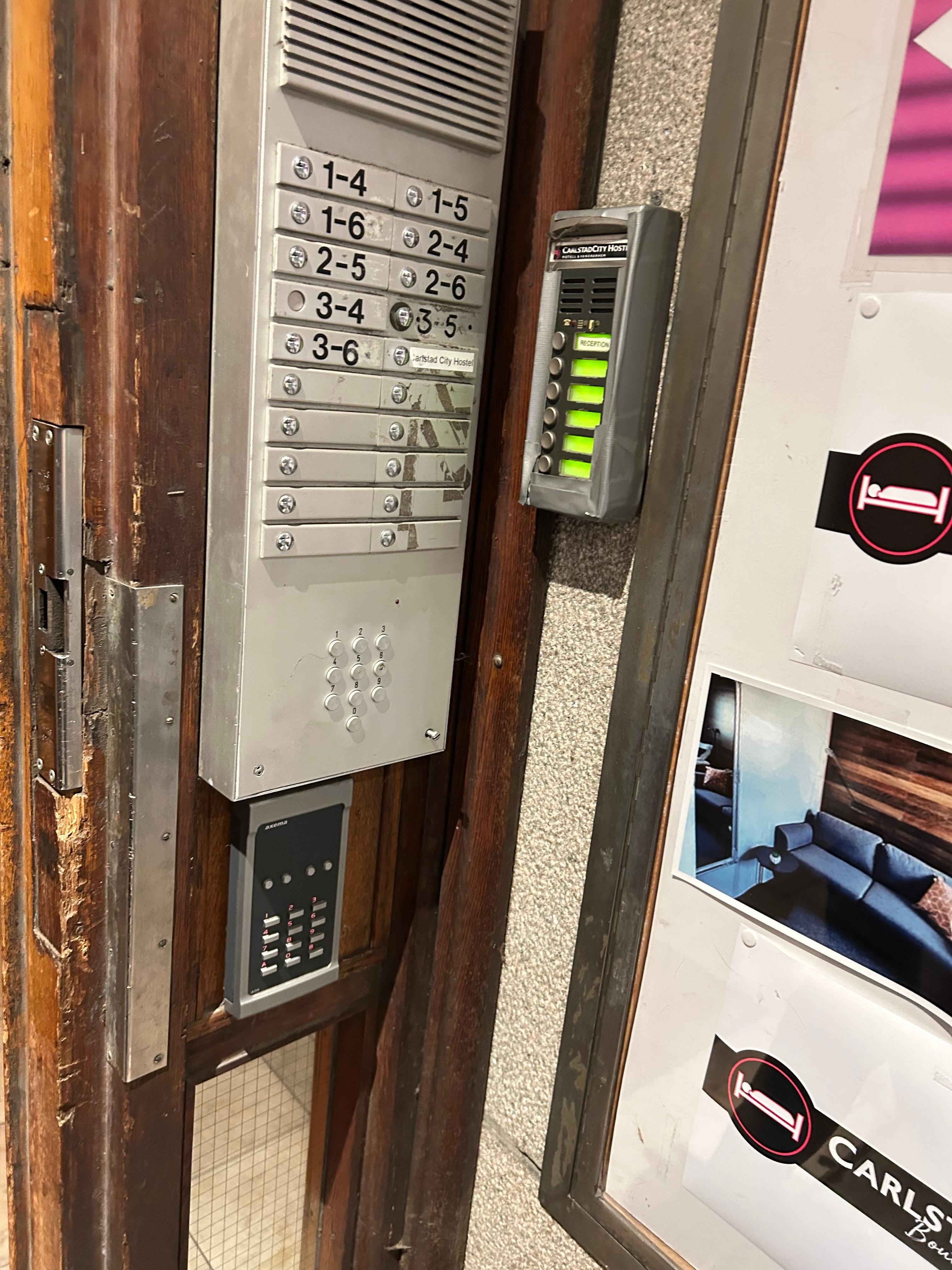 Ingången till hotellet.