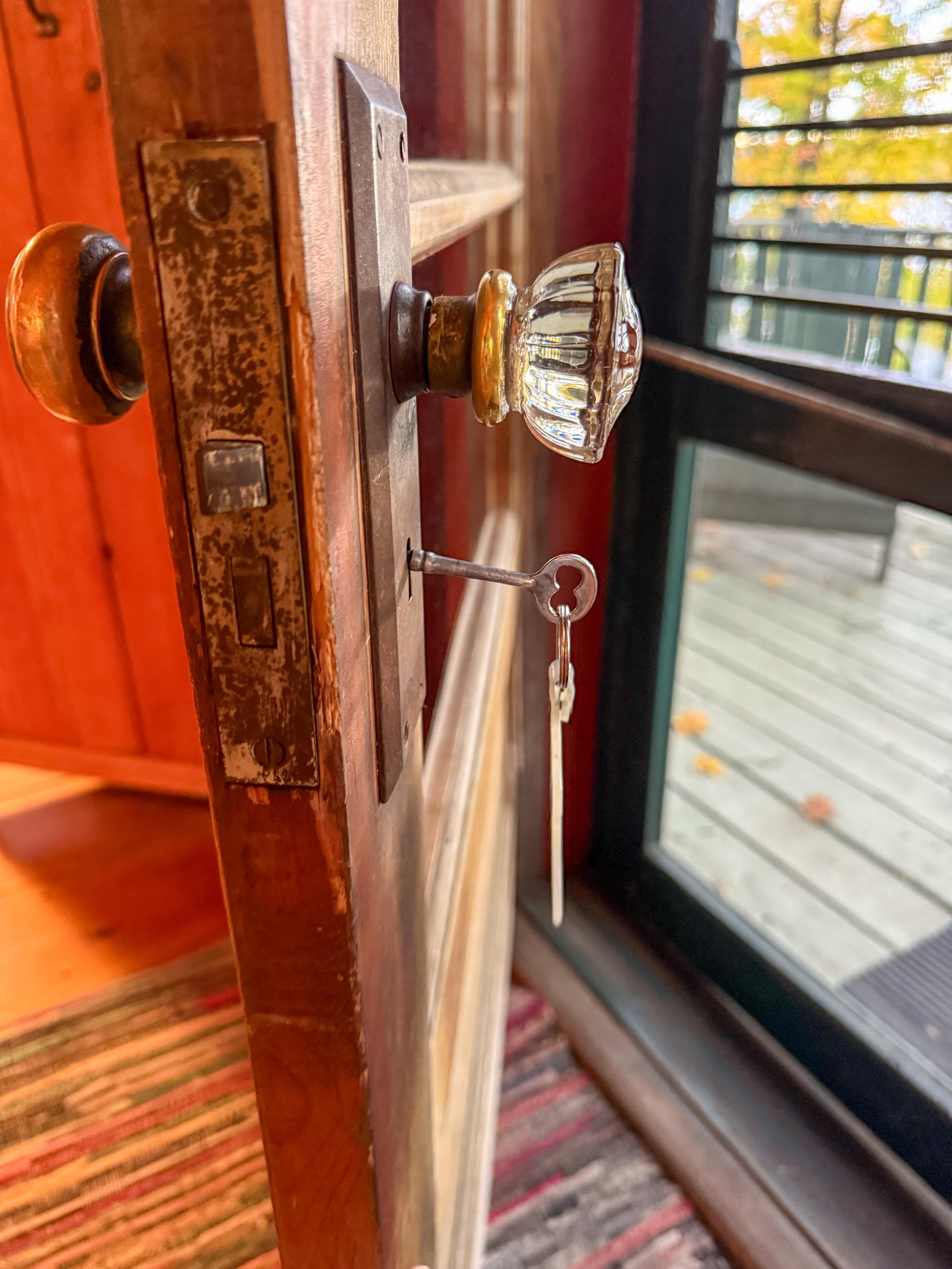 The lake facing side of the cabin is all windows and you get a private sunrise every morning :) We both thought the skeleton key was the coolest and felt very safe.