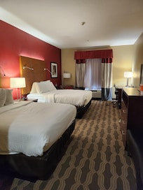 Clean, Friendly staff, the entire Hotel smelled amazing. Awesome breakfast, awesome pool & hot tub