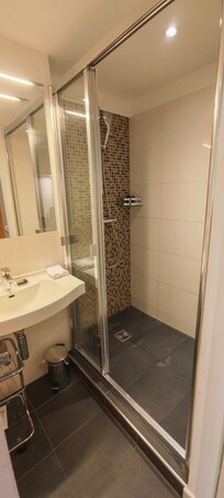 Bad mit Dusche