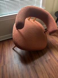Chair that fell apart because of minimal screws