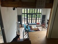 Blick von der Empore auf den Wohnbereich