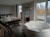 Whirlpool und Schlafbereich