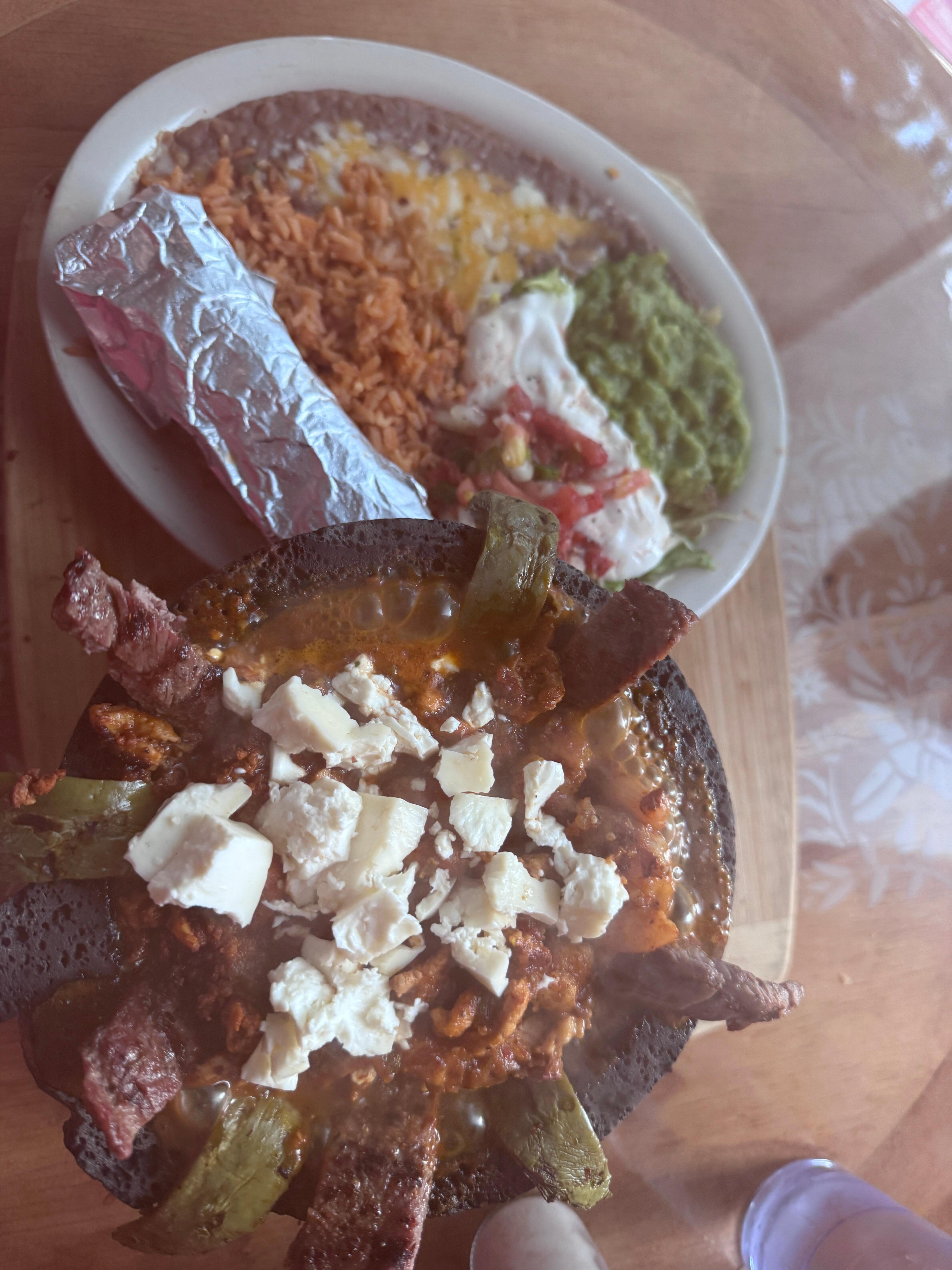Excellent Mexican food downtown https://losagavestaqueriapa.com/