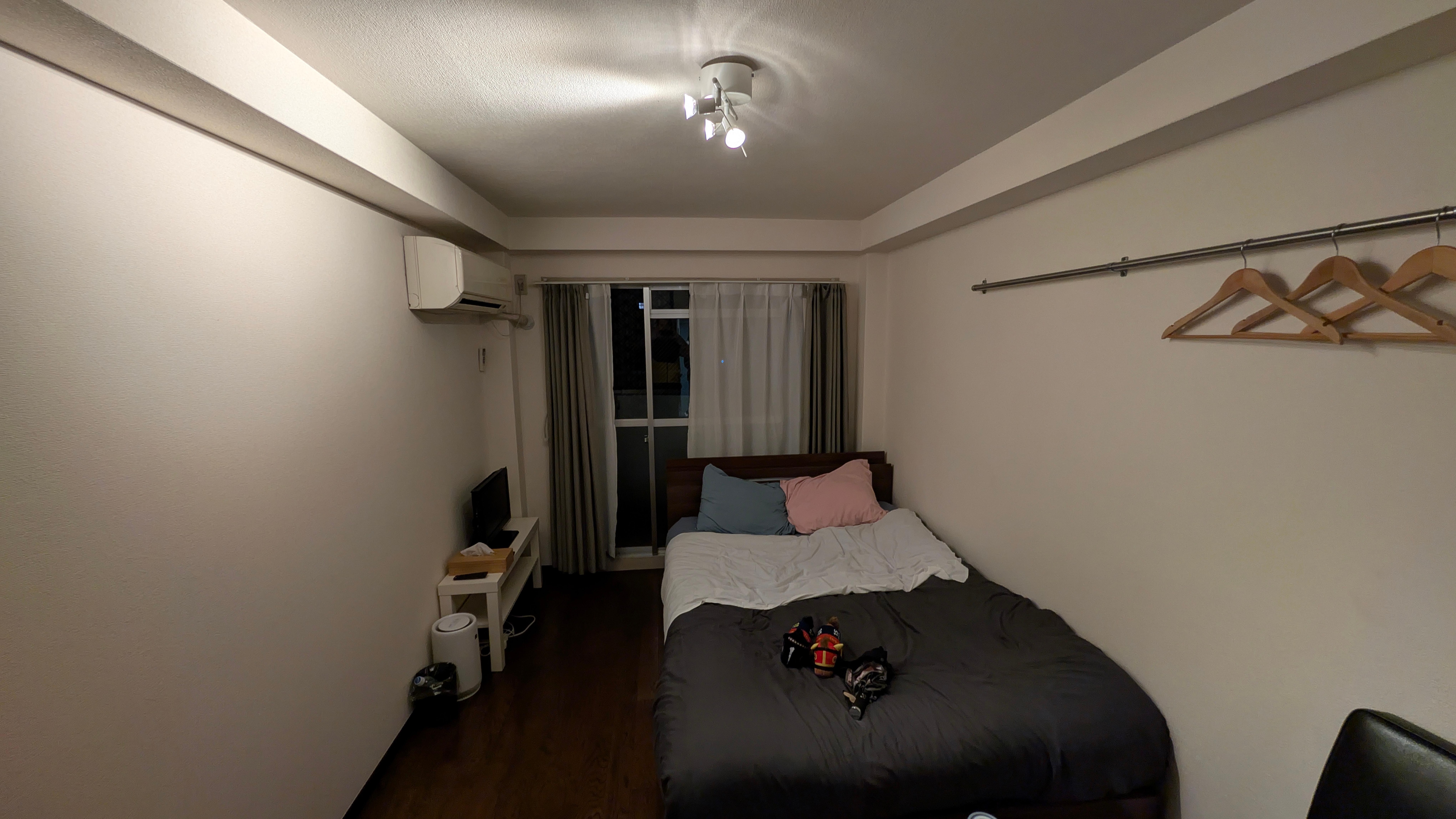 Room 5 bedroom space