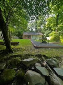 Easy walk to the creek.