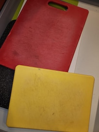 Heavily scoured cutting boards/but they sent new ones during our stay.