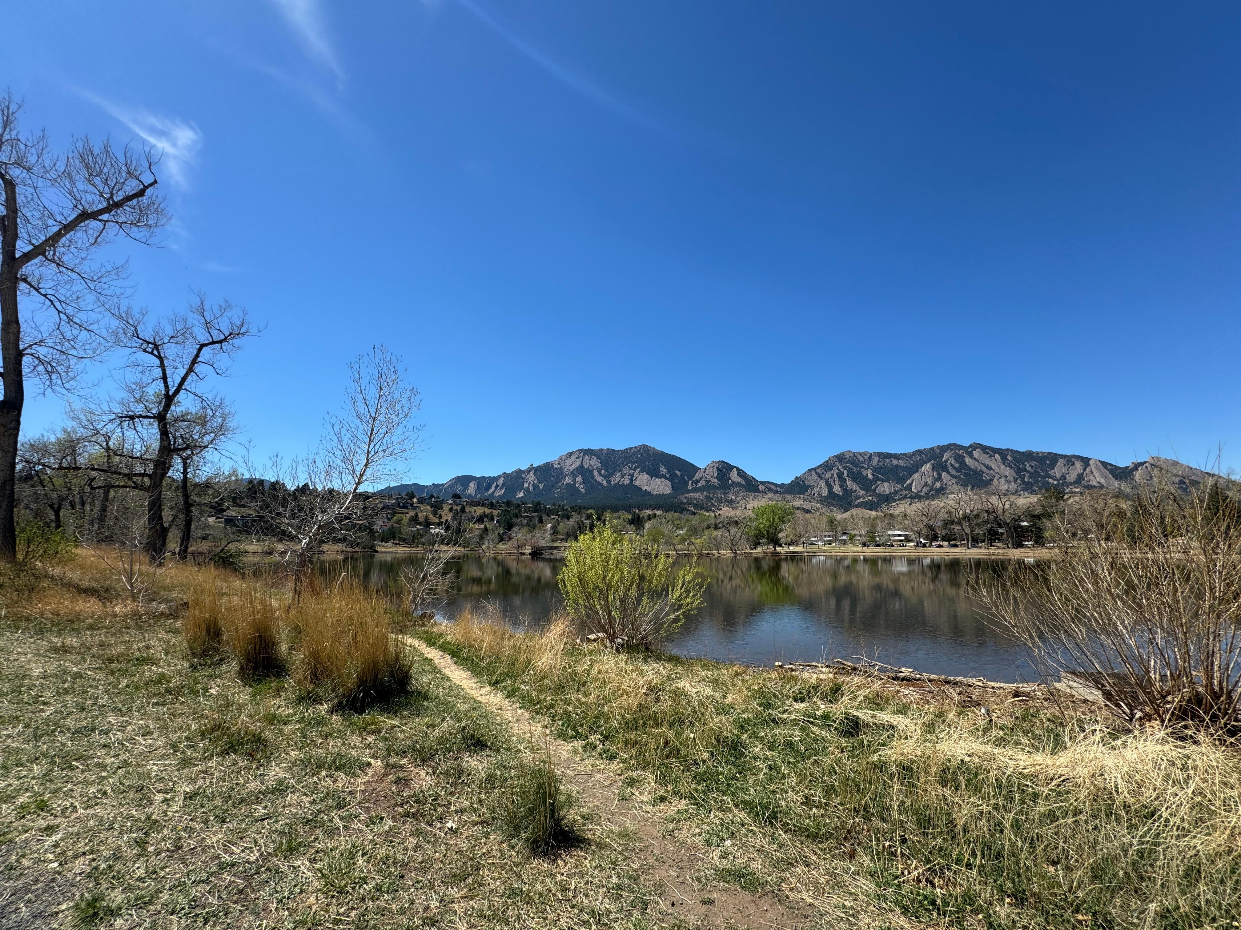 Park w/ trail within walking distance 