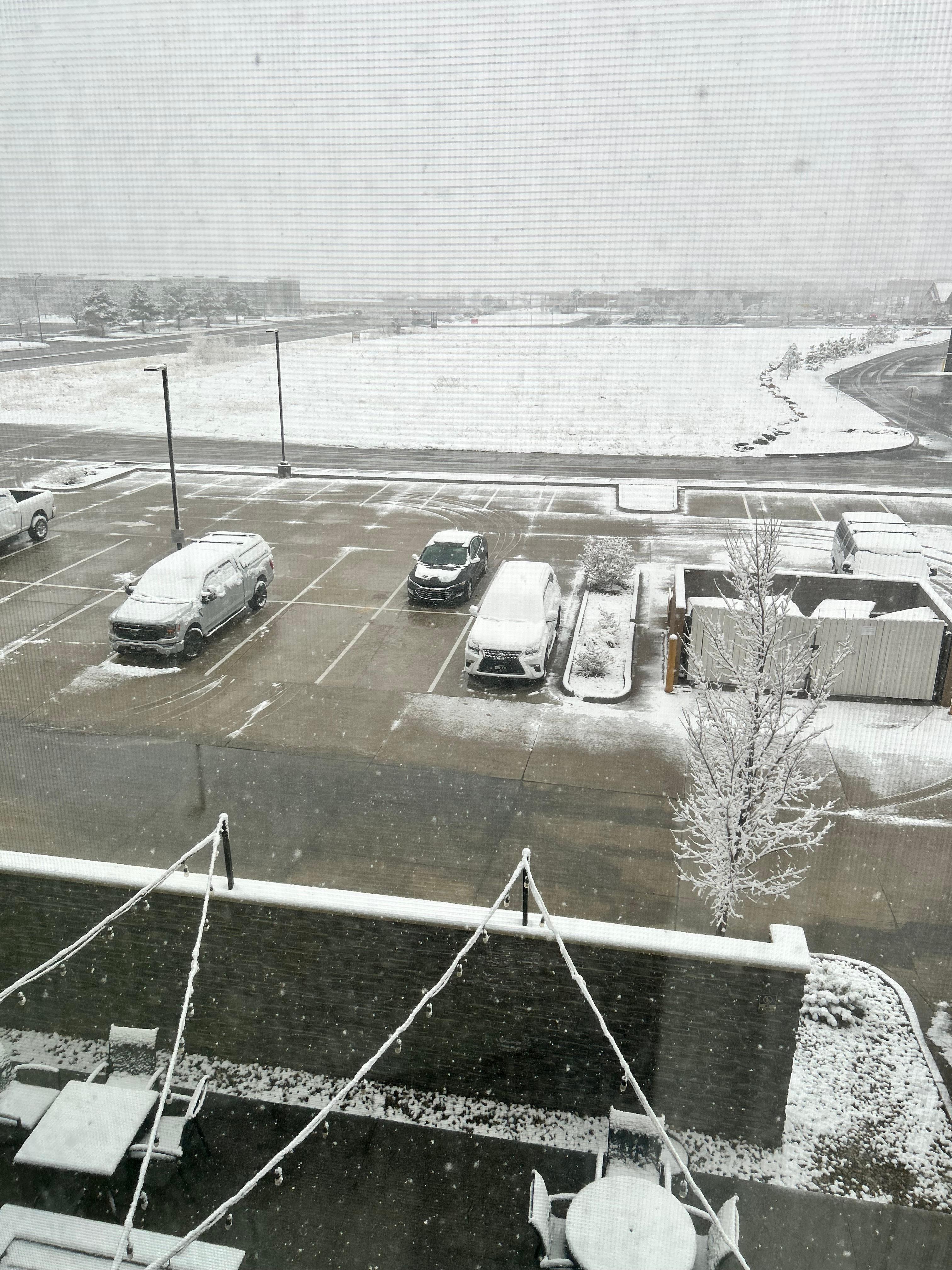 Plenty of parking and easy access to hotel