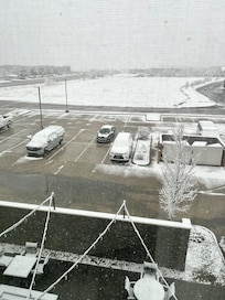 Plenty of parking and easy access to hotel