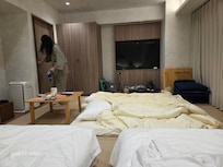 Room with 2 twin beds and 2 tatami
