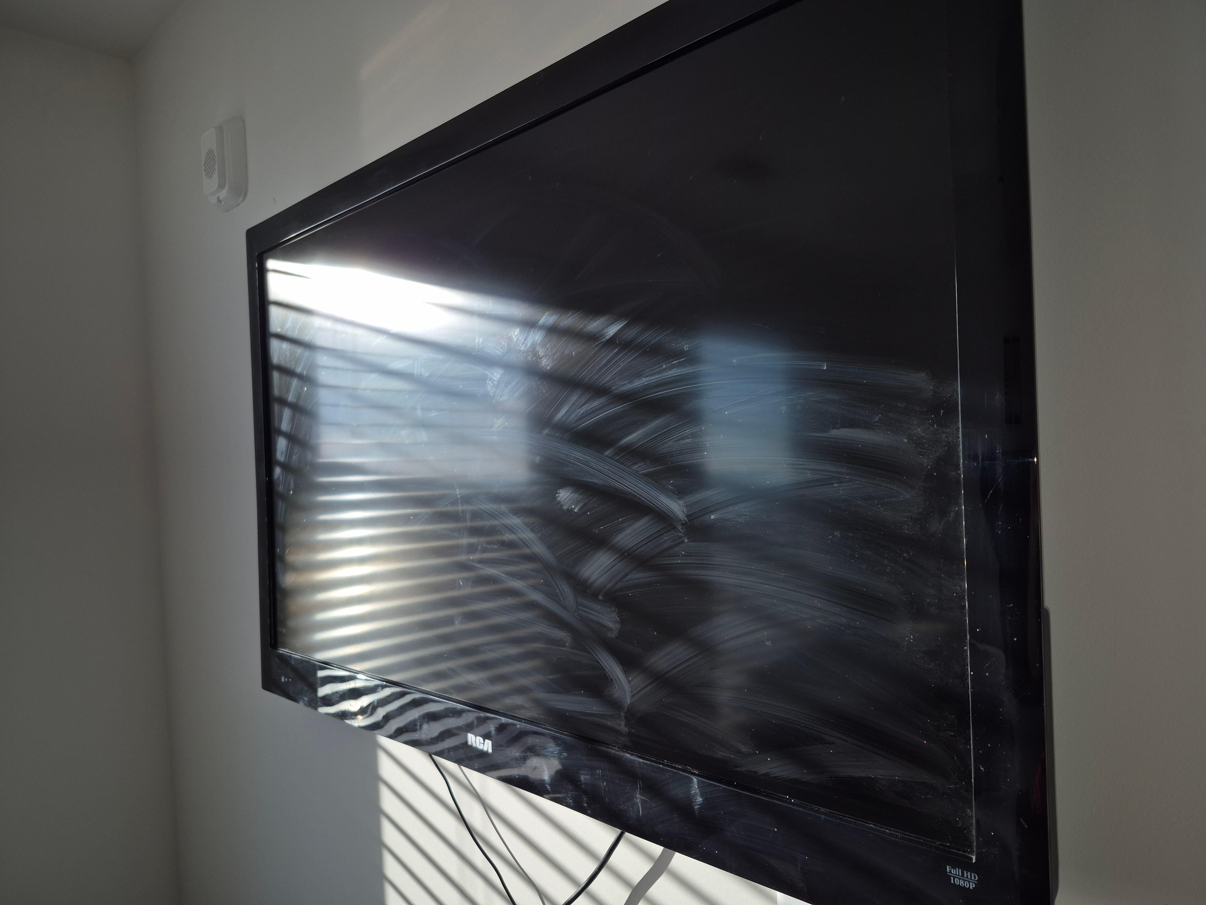 Grudge dirty tv that had sound problems kept going up and down in volume 