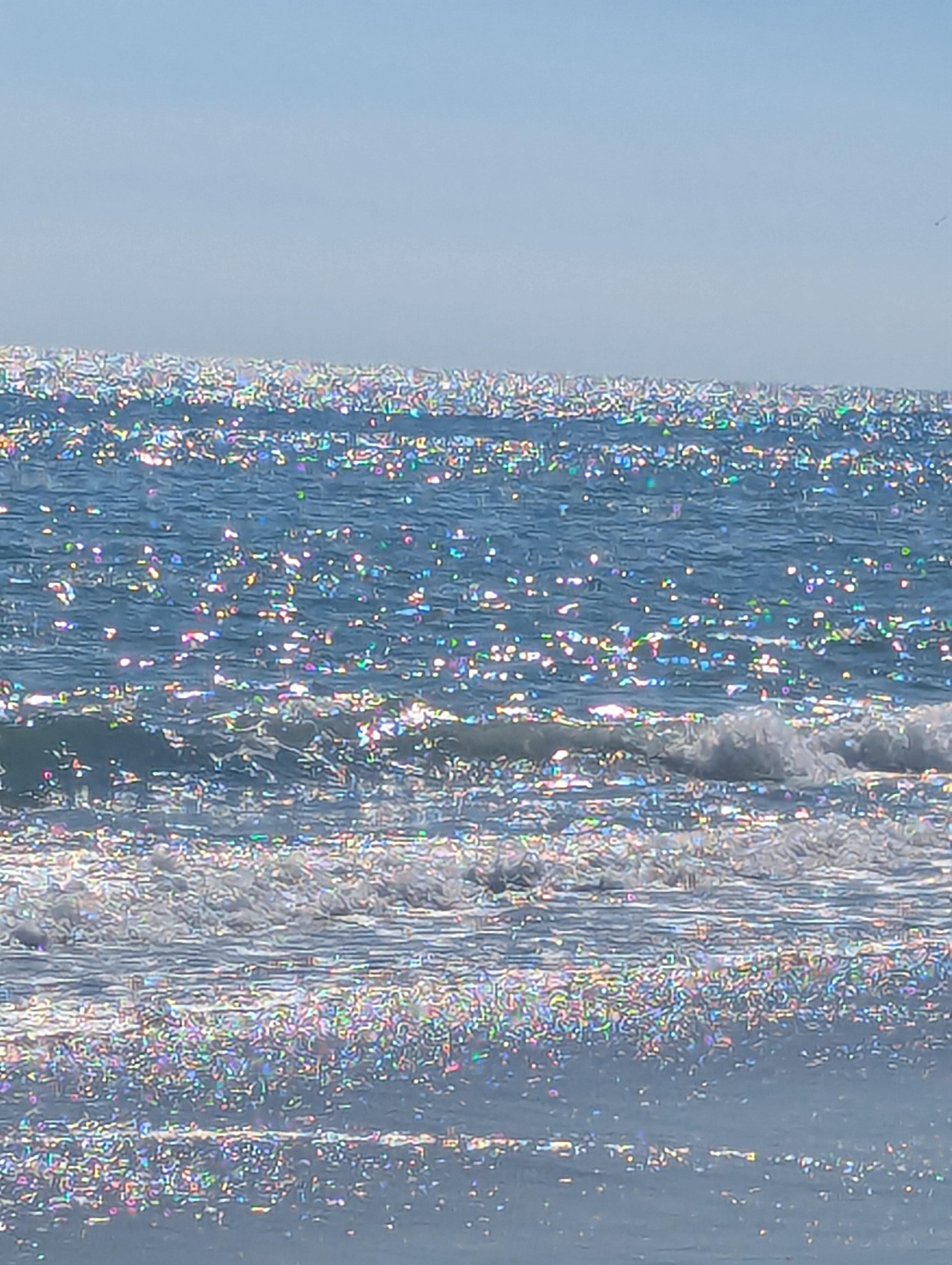 Reflection of the sun on the water 