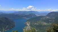 Blick von oben auf den Luganer See