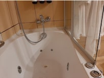 Shower faucet and glass protection