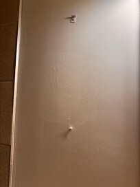 What is this wall supposed to have?