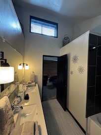 2nd floor bathroom