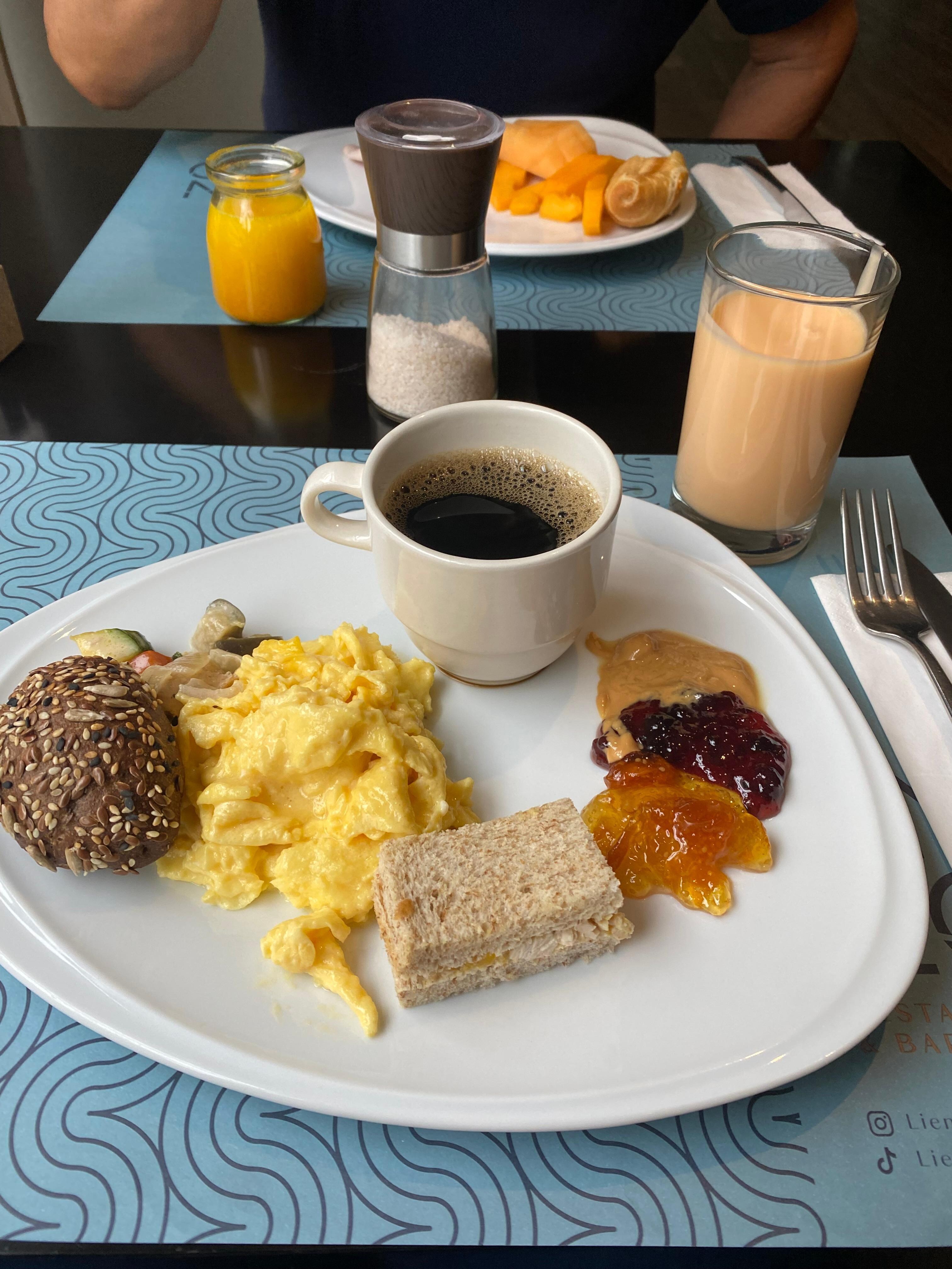 Breakfast 