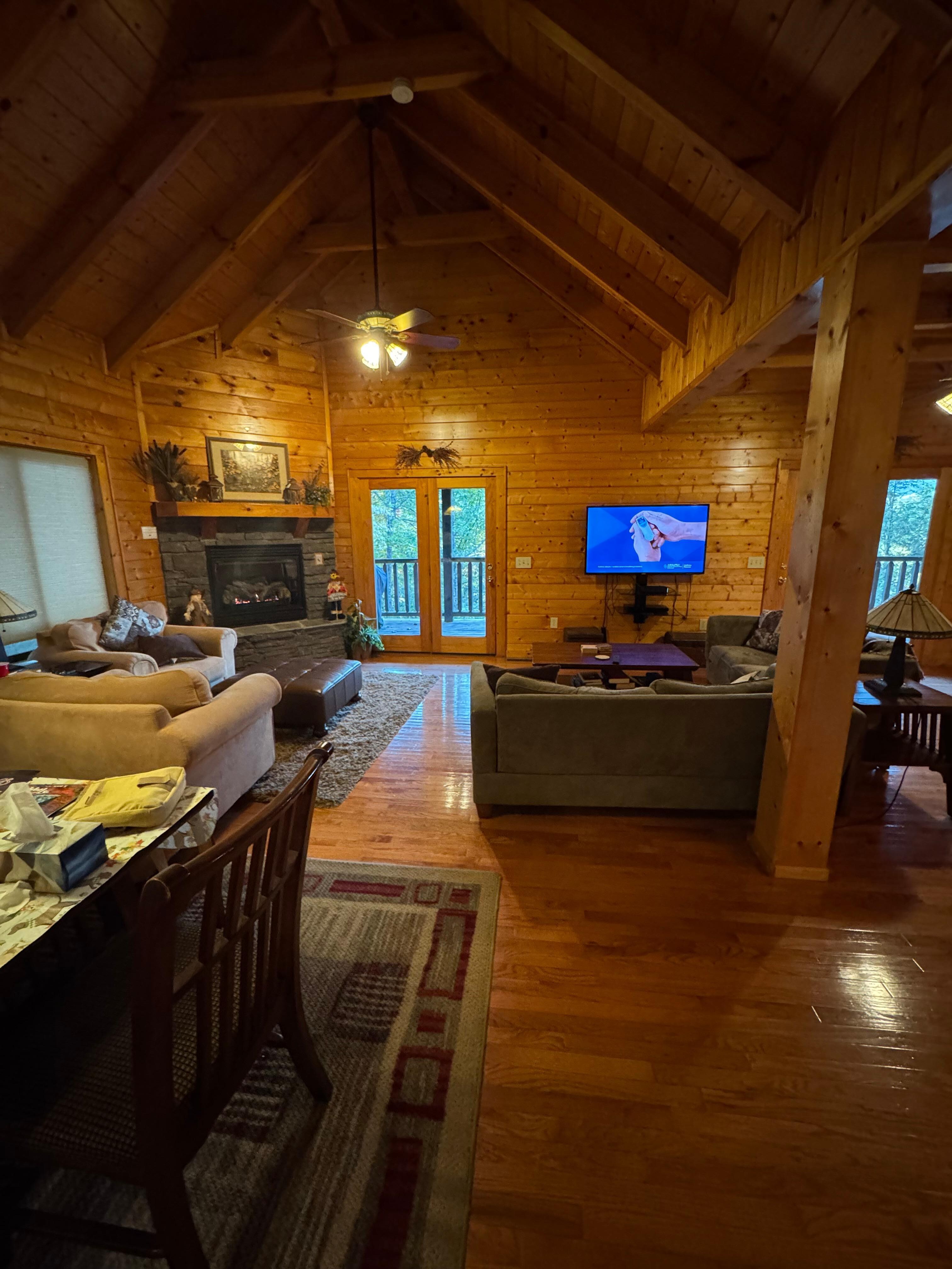 Beautiful cabin. Pictures don’t do it justice.