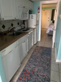 Great kitchen with all amenities!