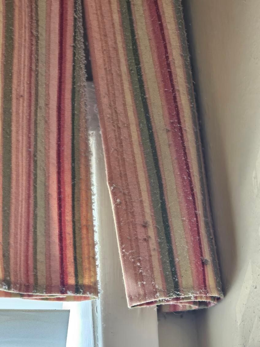 Dust collection on valance