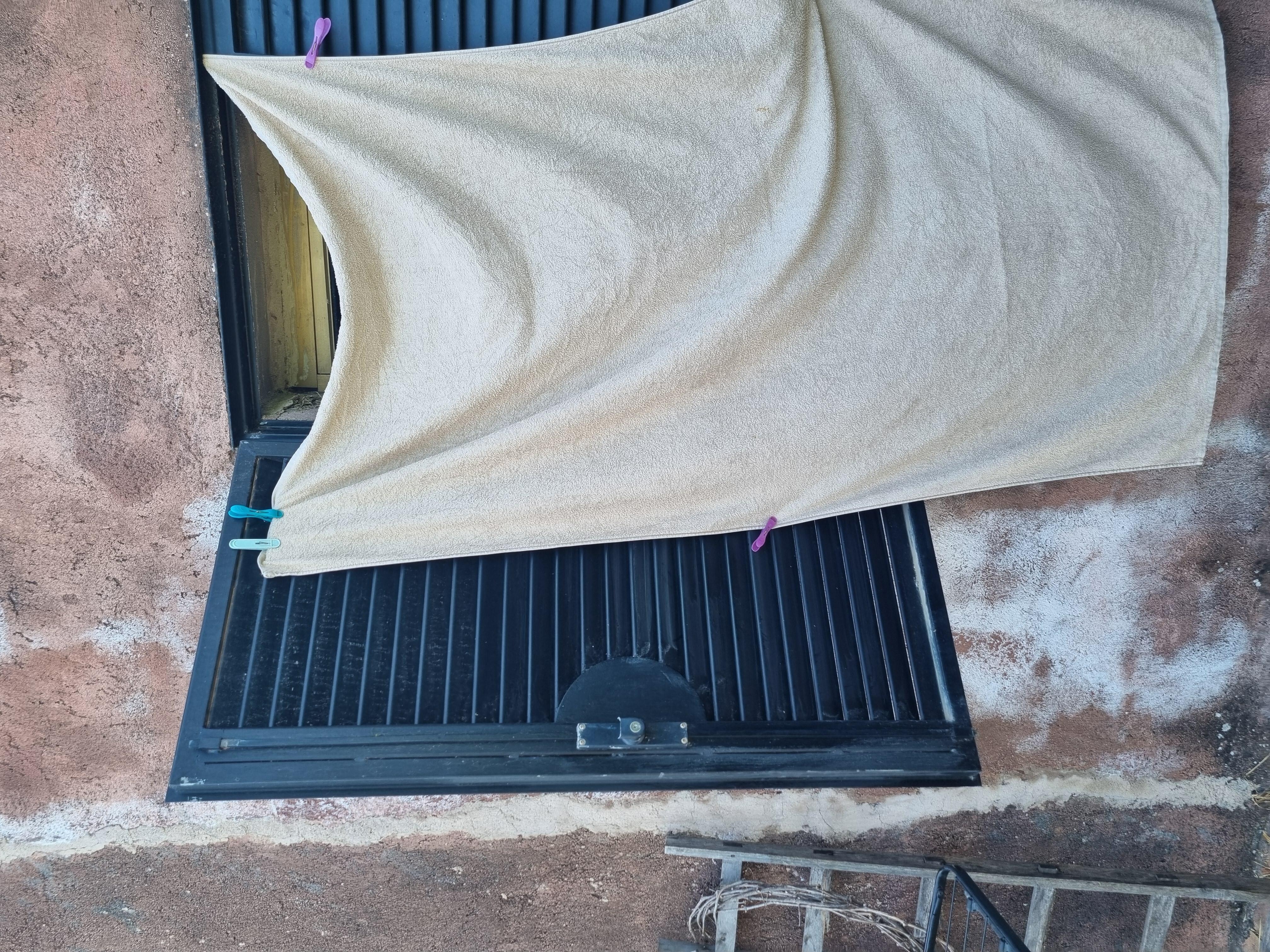 zugehÀngtes Fenster wegen feststehendem Fensterladen