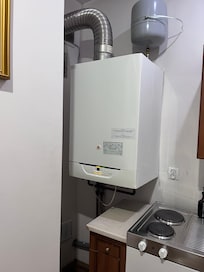 Caldaia a gas, brutta, rumorosa e pericolosa.