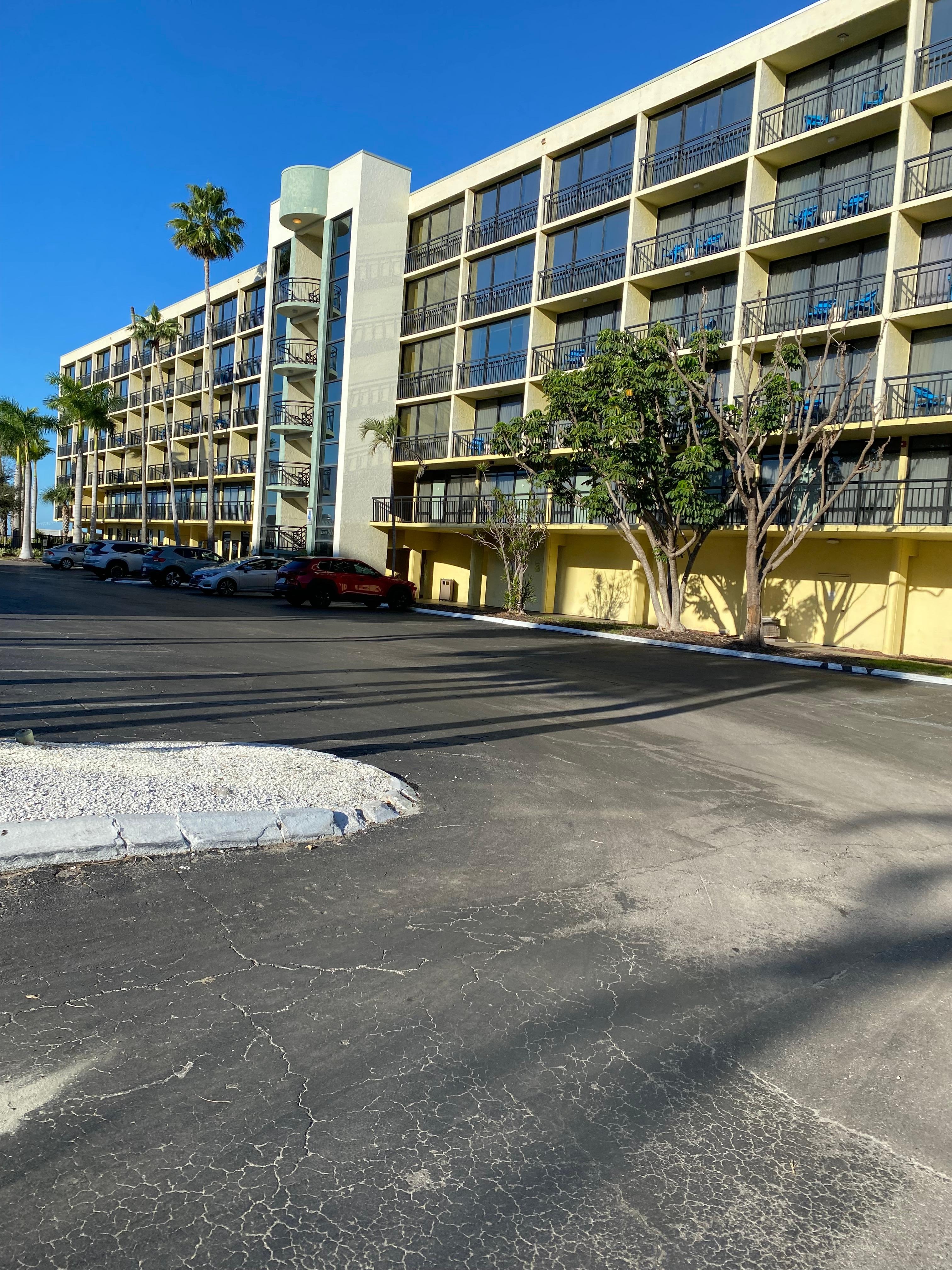 The outside of the hotel doesn’t look like the one in the photo I booked 