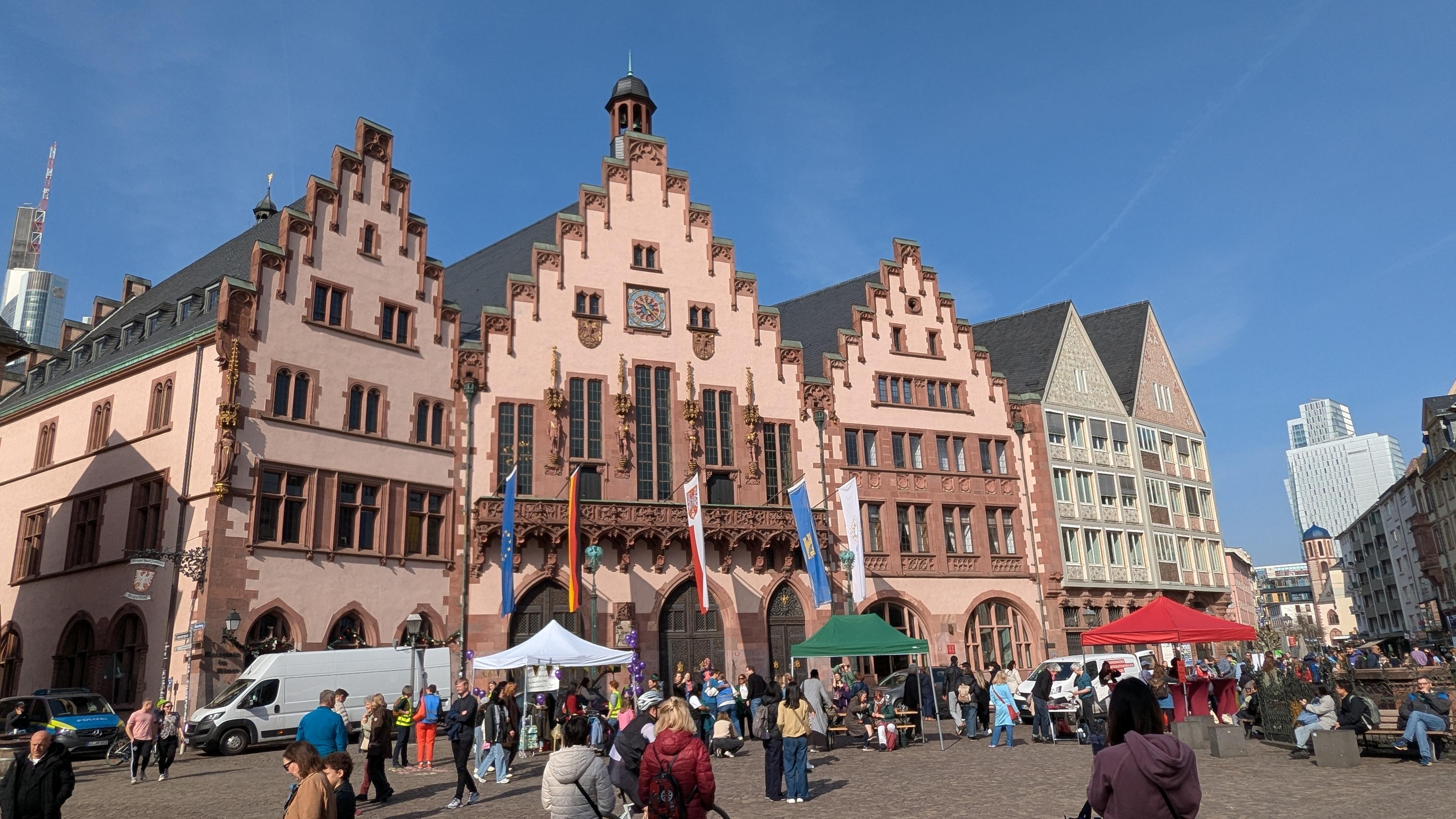 旧市街もトラムで街を楽しみながら簡単にいけます