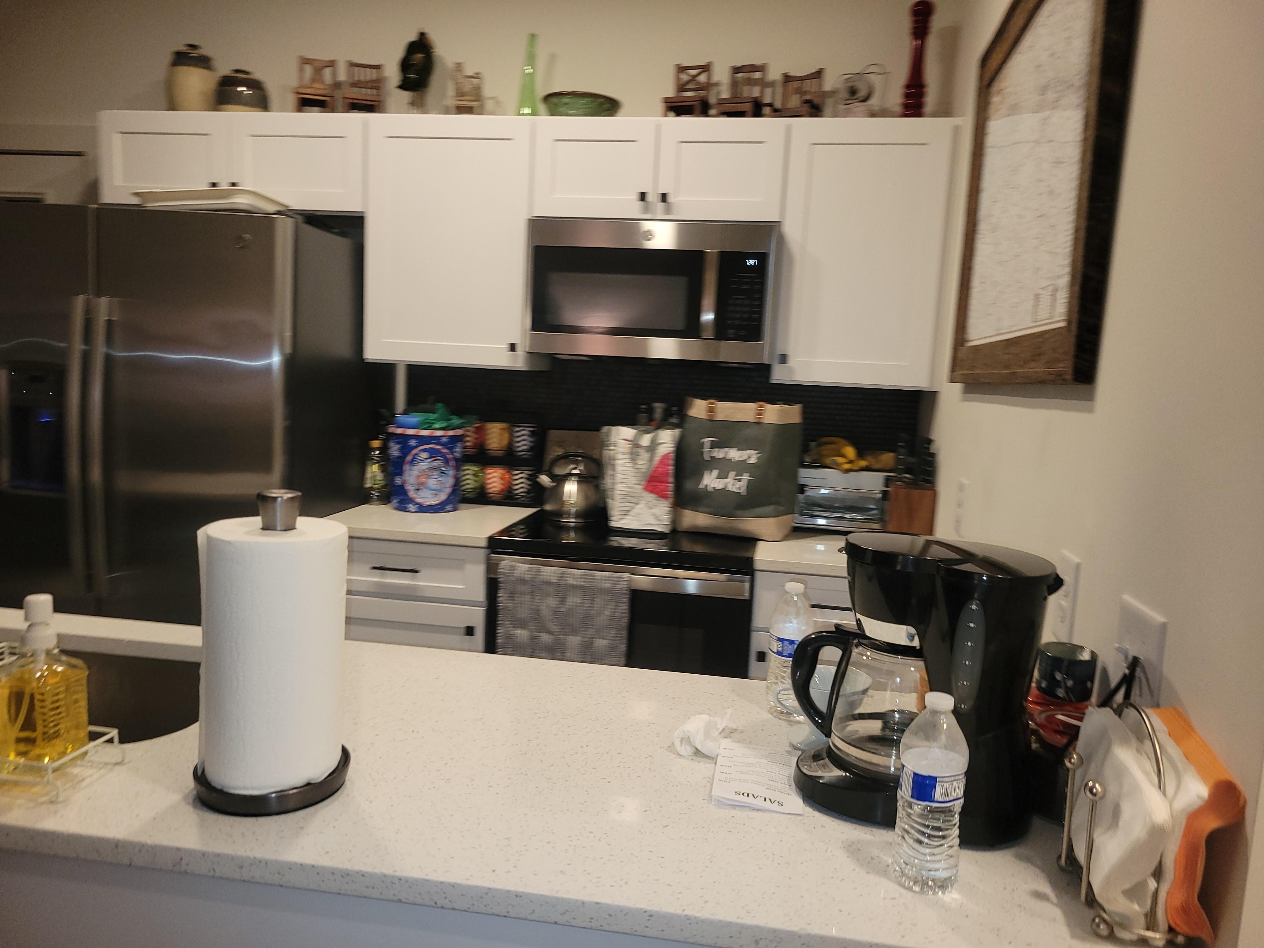 Well furnished kitchen