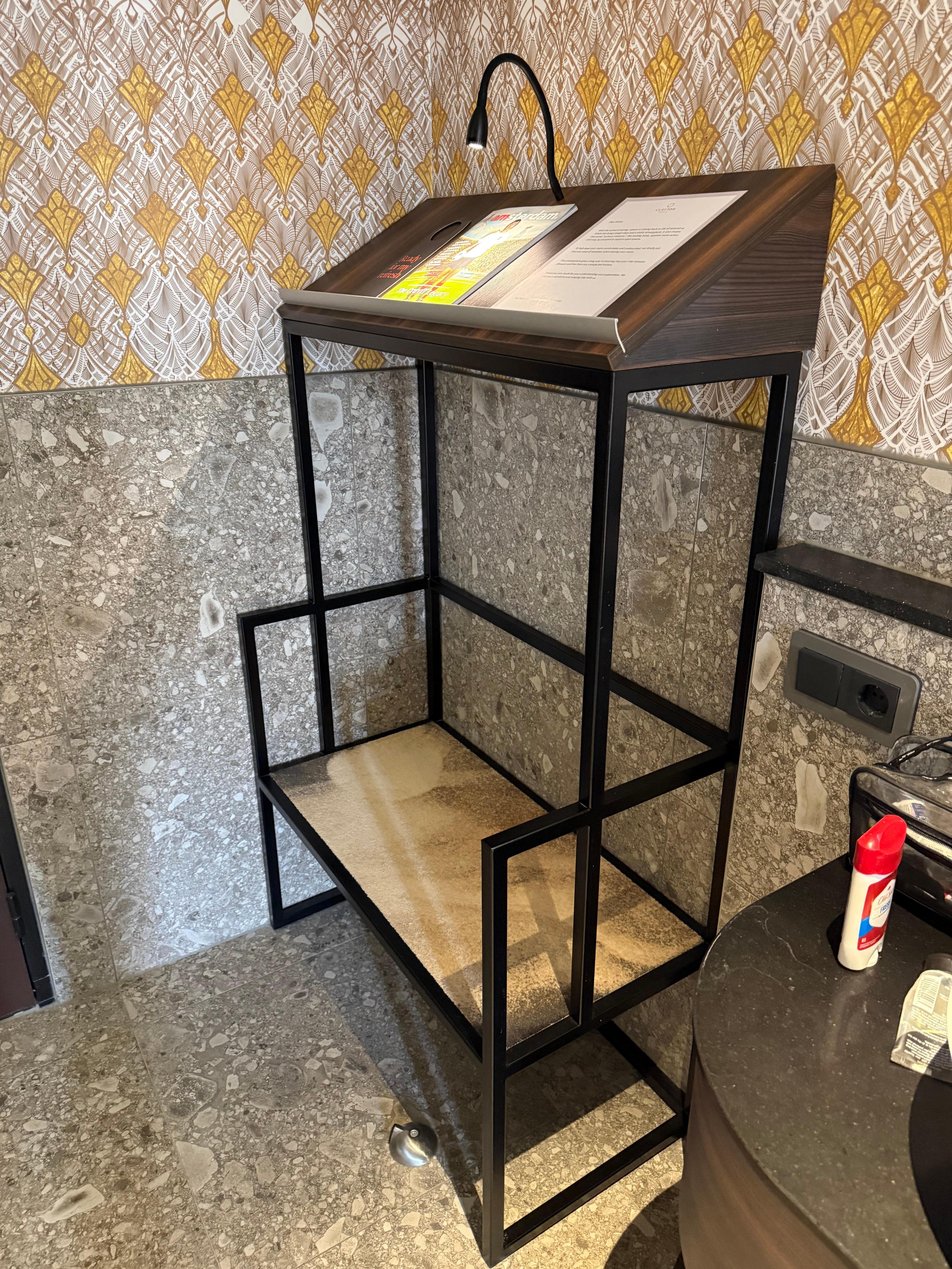 What is this? Useless! Where are the drawers?