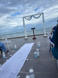 Wedding ceremony on the sky deck!