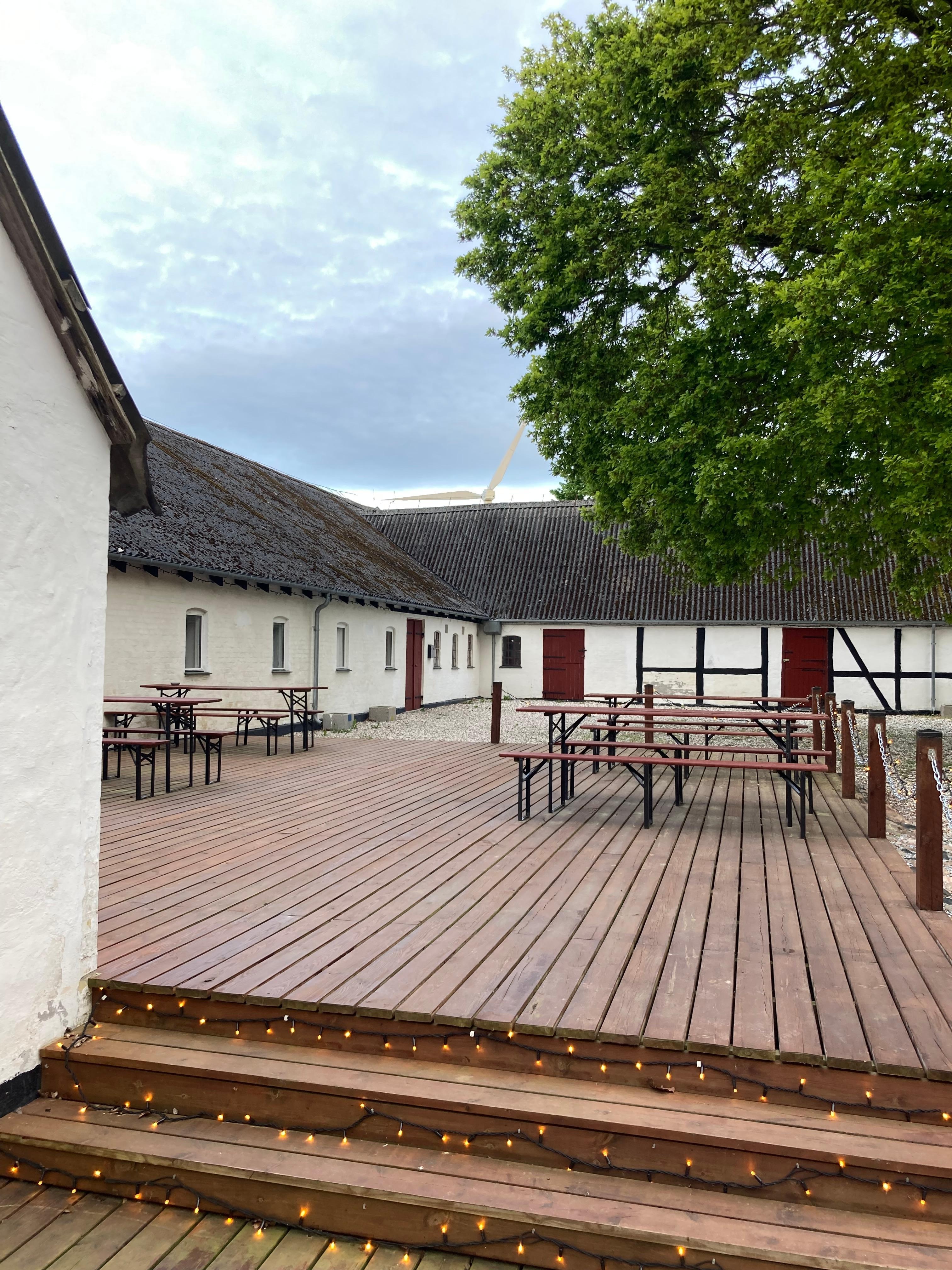 Utebord på innergården