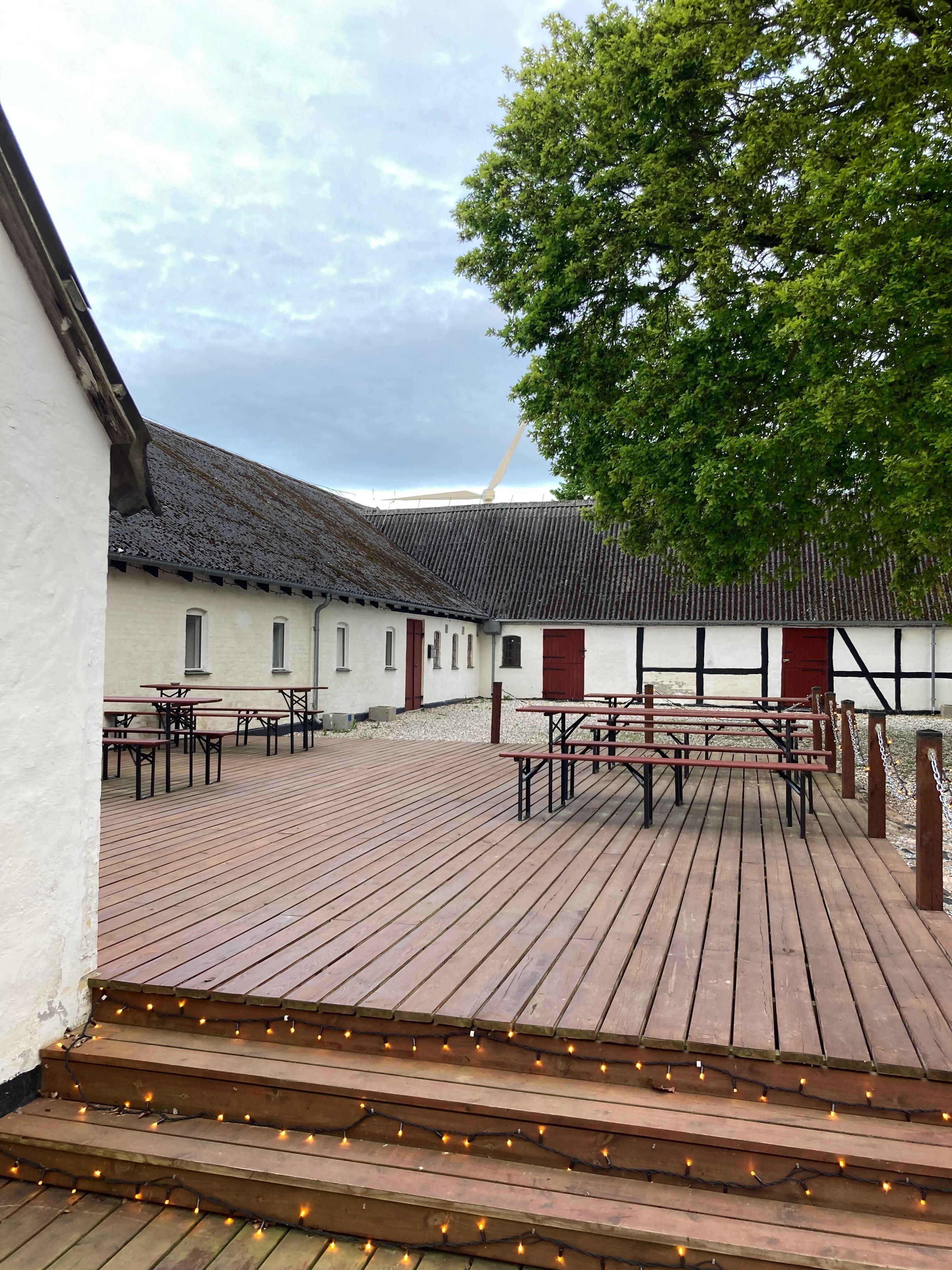 Utebord på innergården