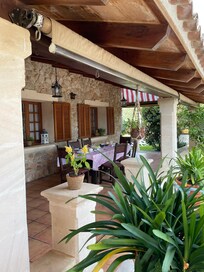 Terrasse en avant de la villa