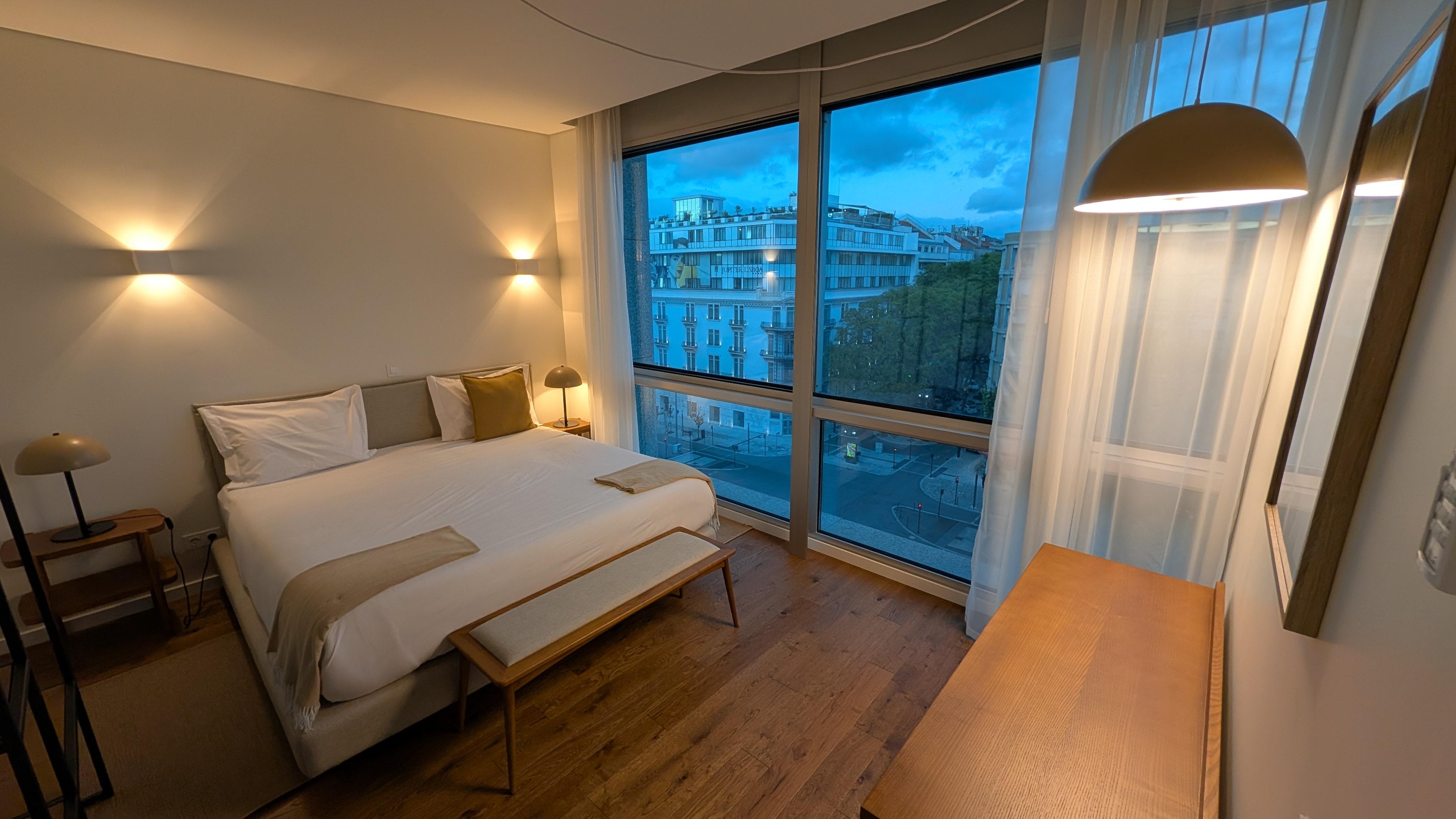 Bedroom with a king size bed 
