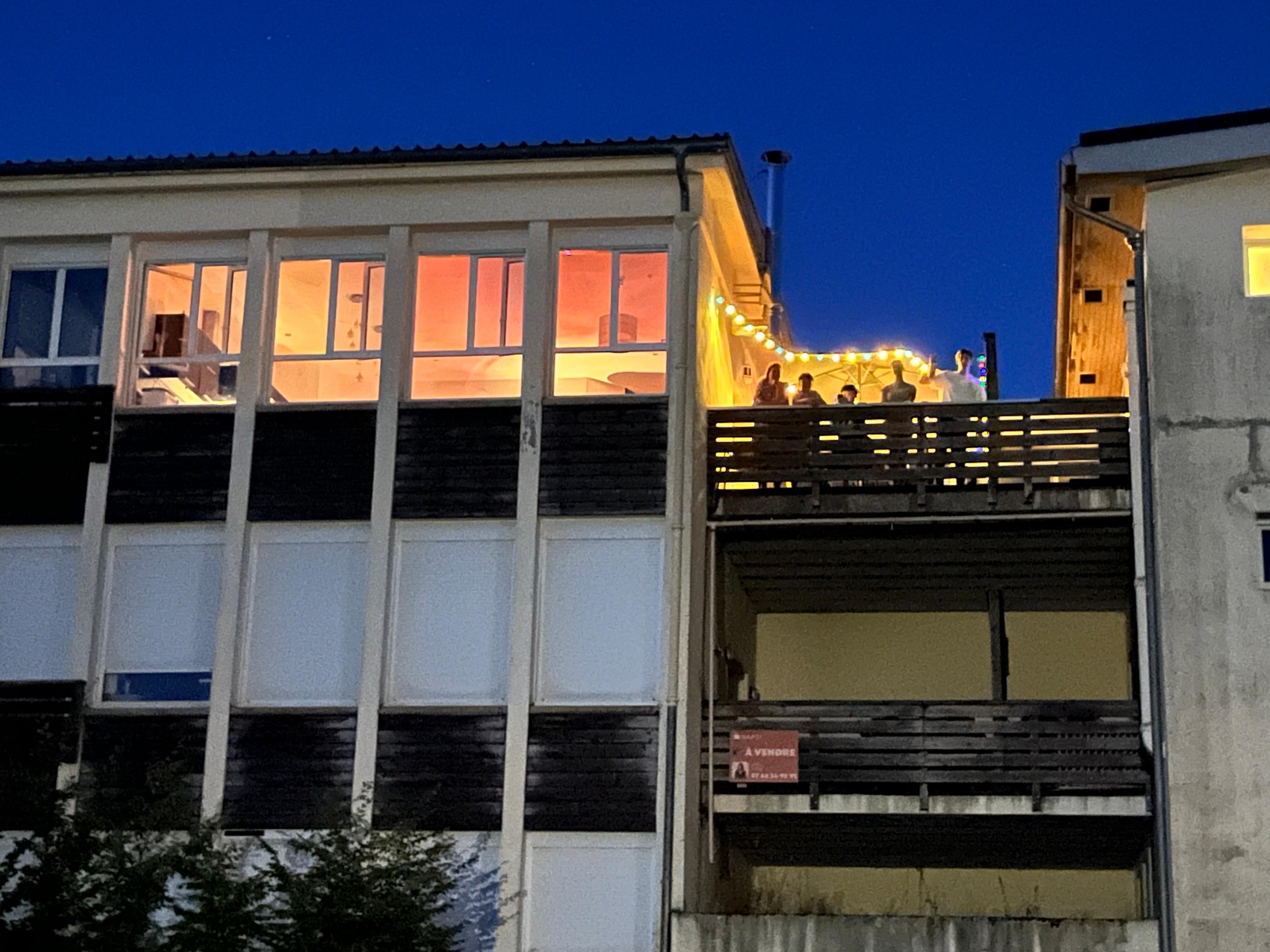 Wij hadden de bovenverdieping. Het terras even gezellig gemaakt met lampjes