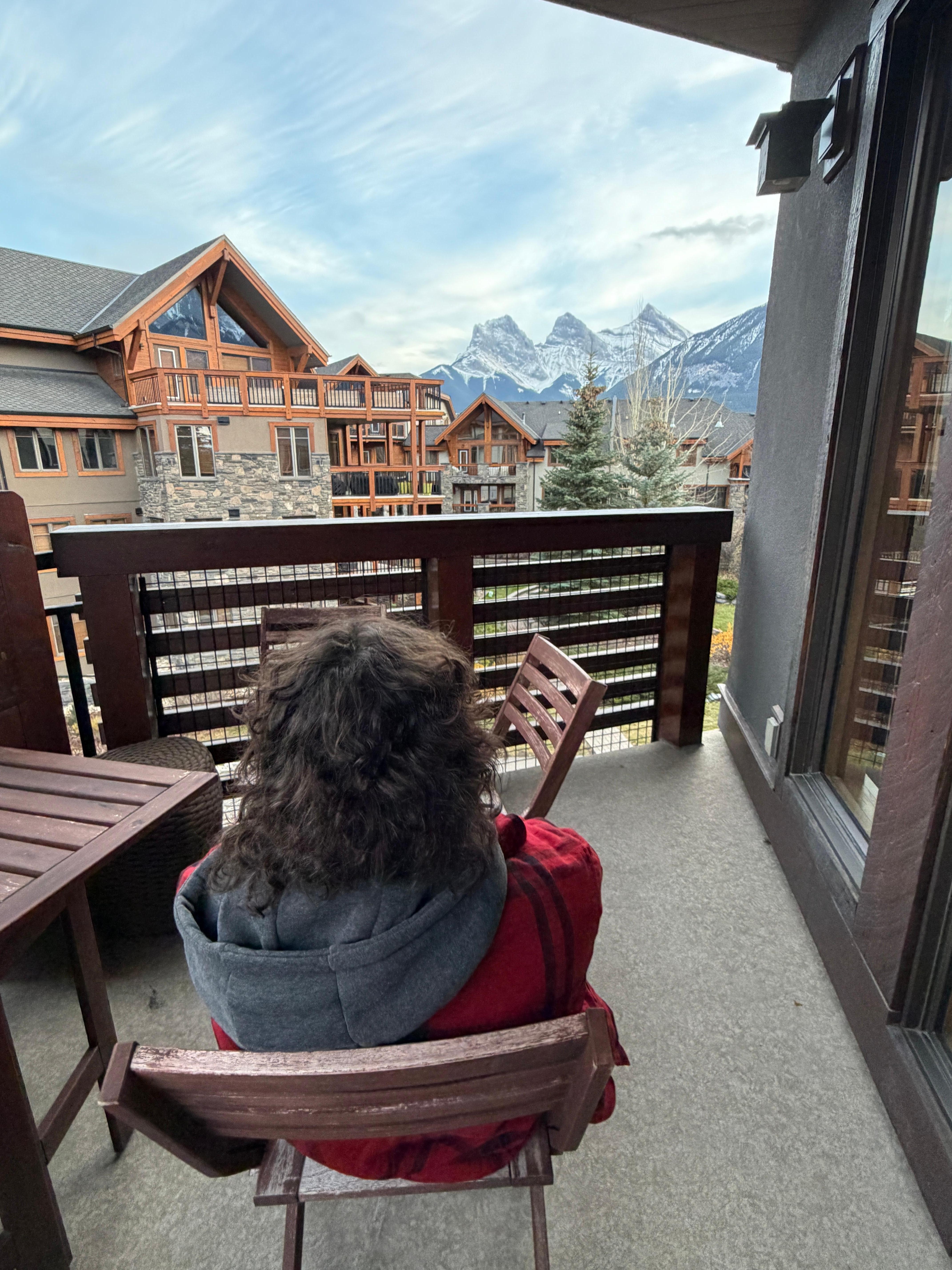 Nice balcony looking at three sisters mountain.