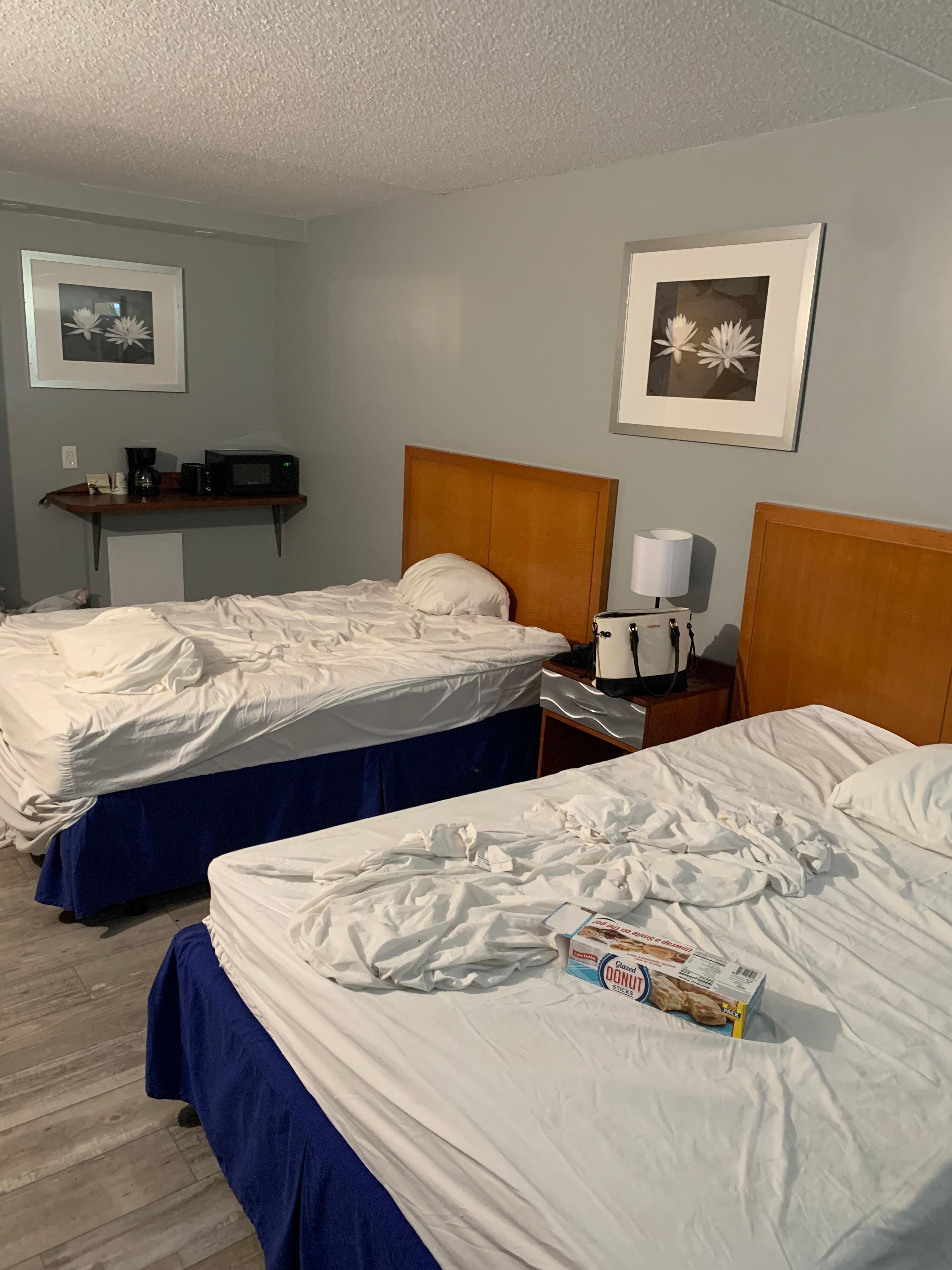 No blankets. Just 1 thin sheet.