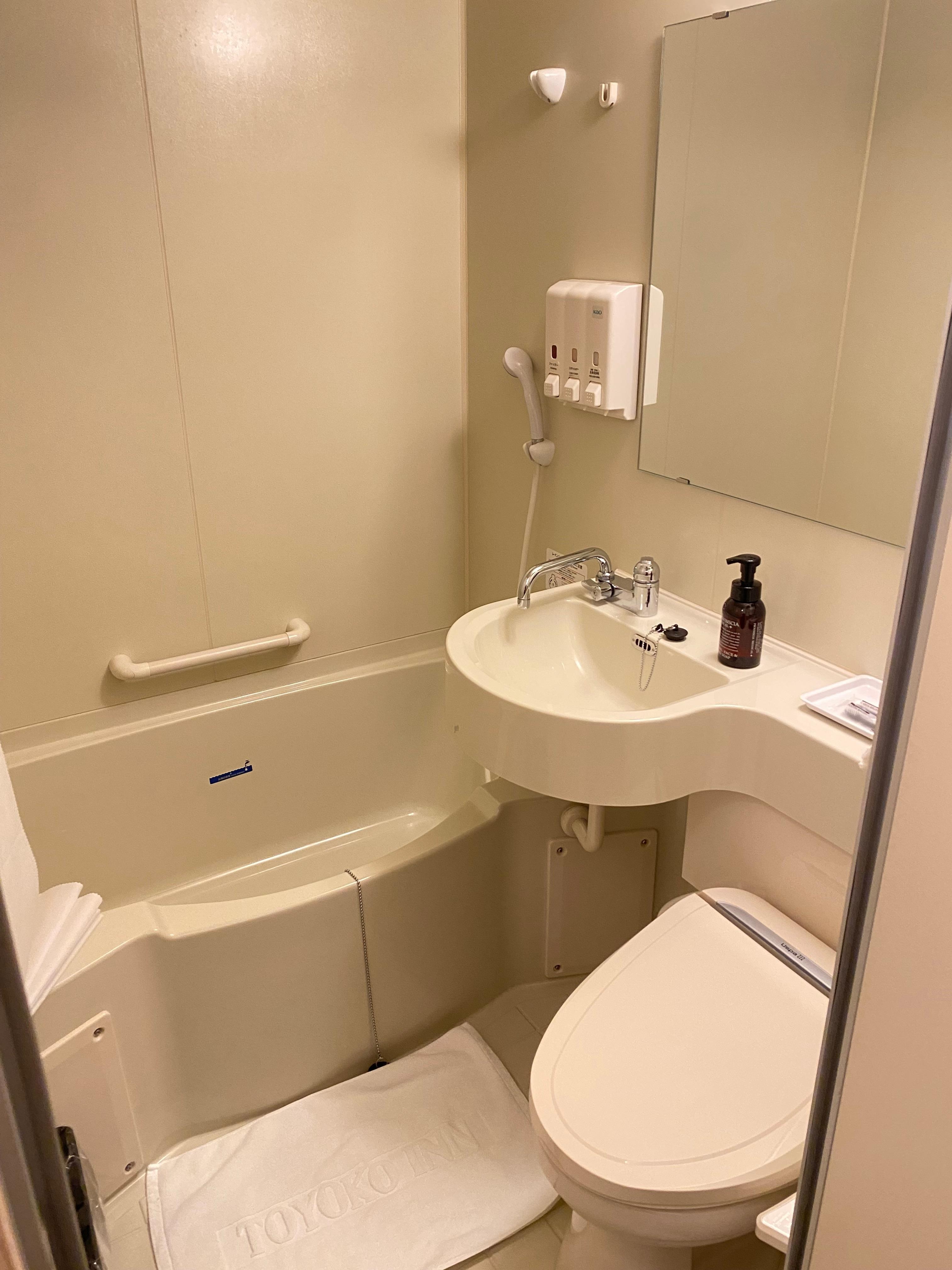 清潔なバストイレ。水圧はとても強くて良かったです。