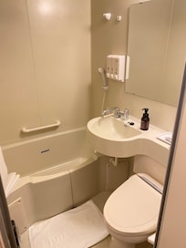 清潔なバストイレ。水圧はとても強くて良かったです。