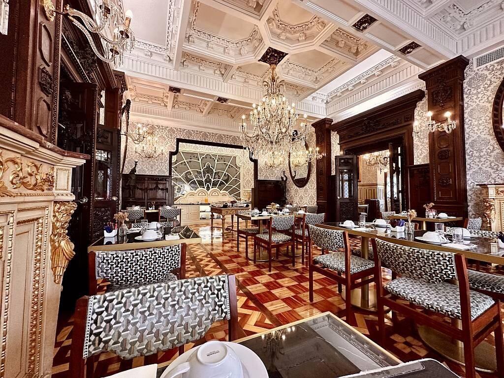 Breakfast room