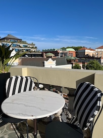 Rooftop breakfast and bar