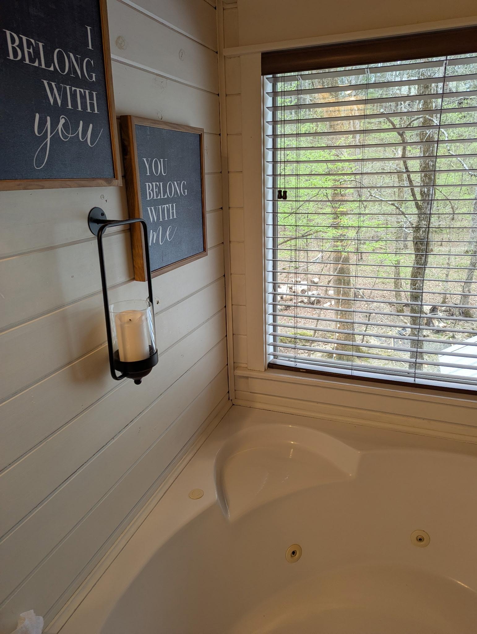 Upstairs bathroom jetted tub.