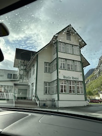 Hjelle Hotel
