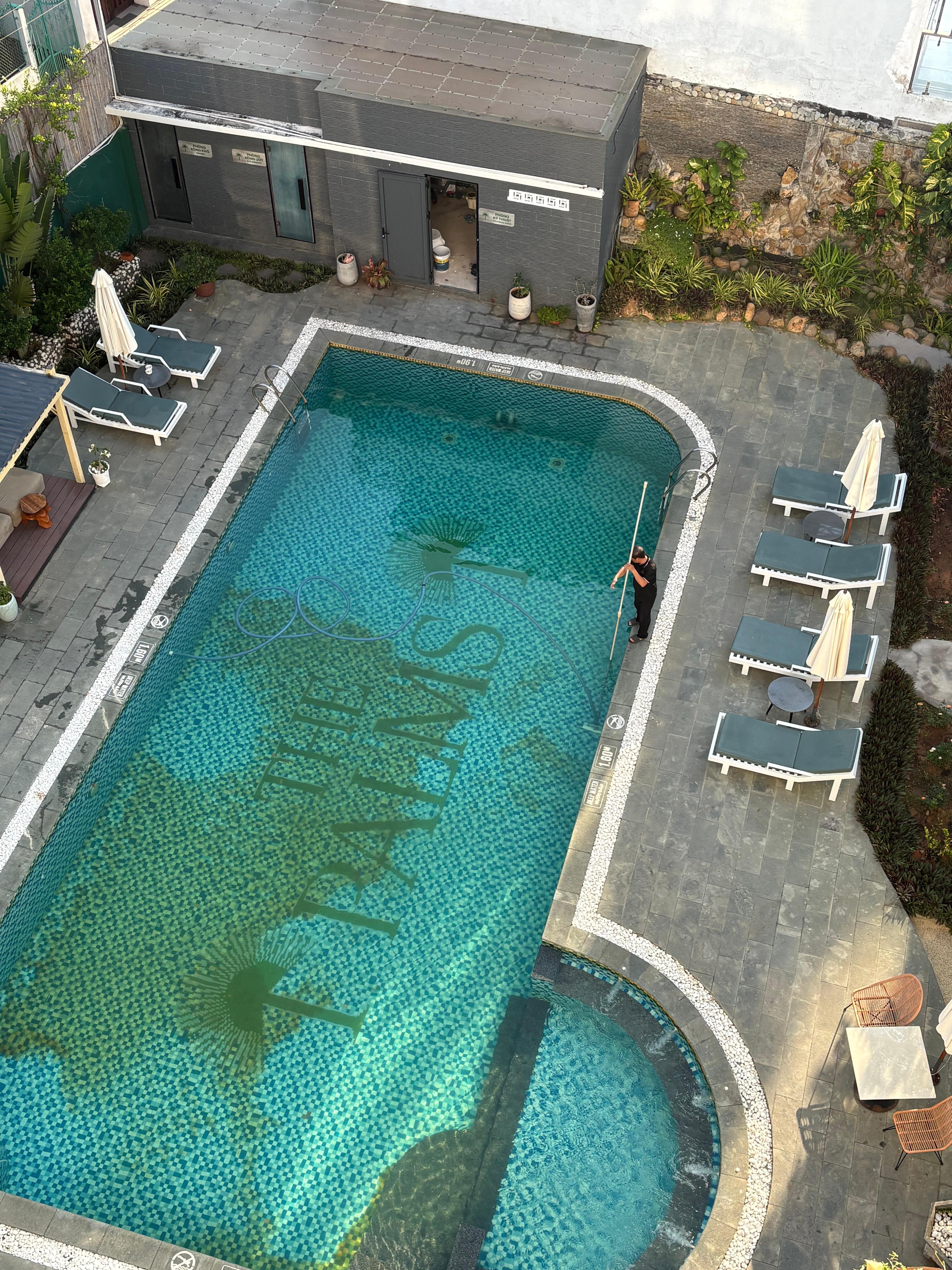 No sure was algae or morning shade but don’t want to get in there.