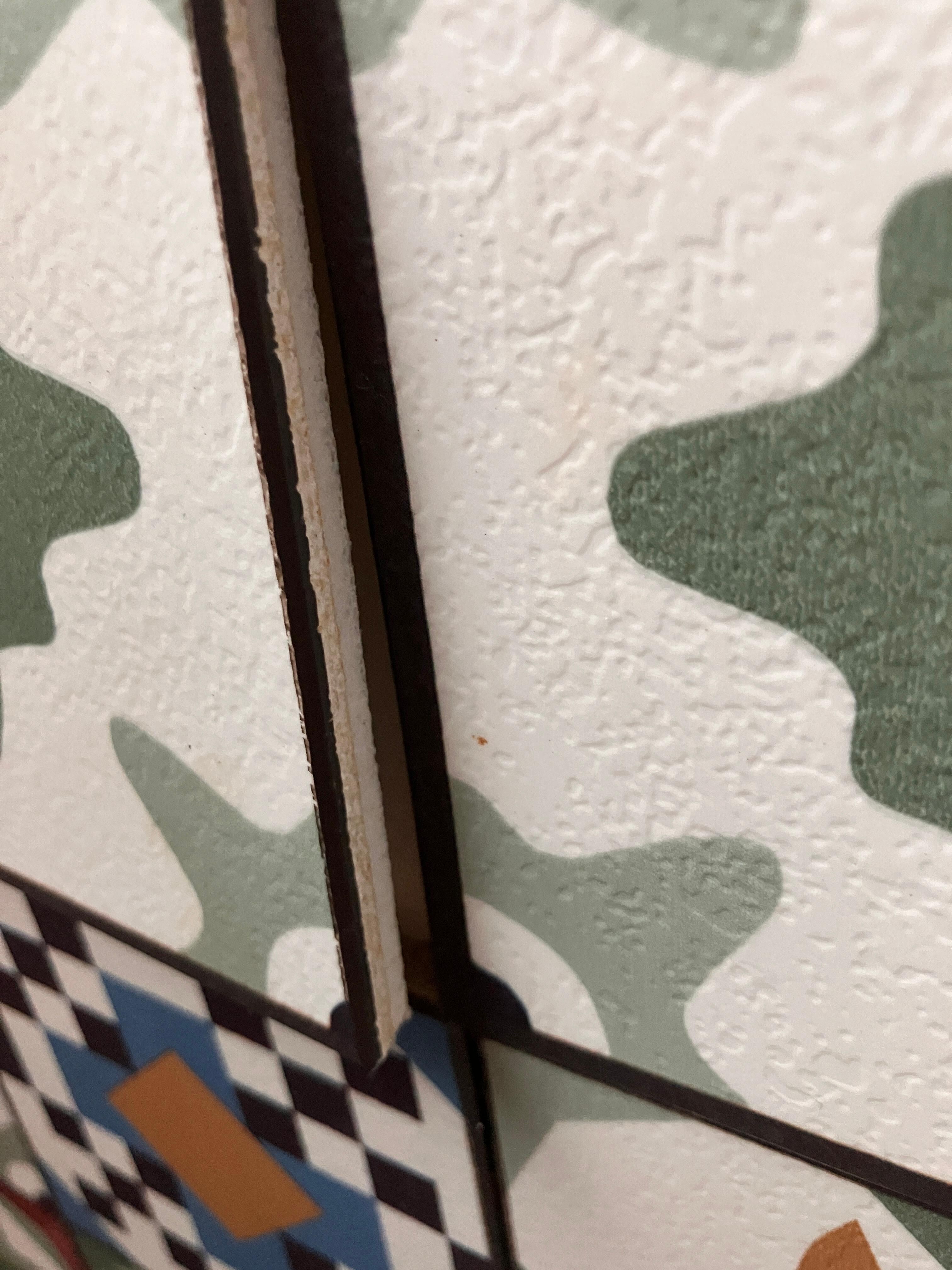 One of many tiles coming off of the wall