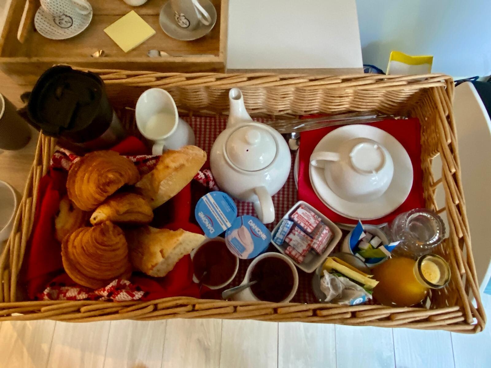 jeden morgen bringt Mr Bruno das leckere Frühstück persönlich vorbei!