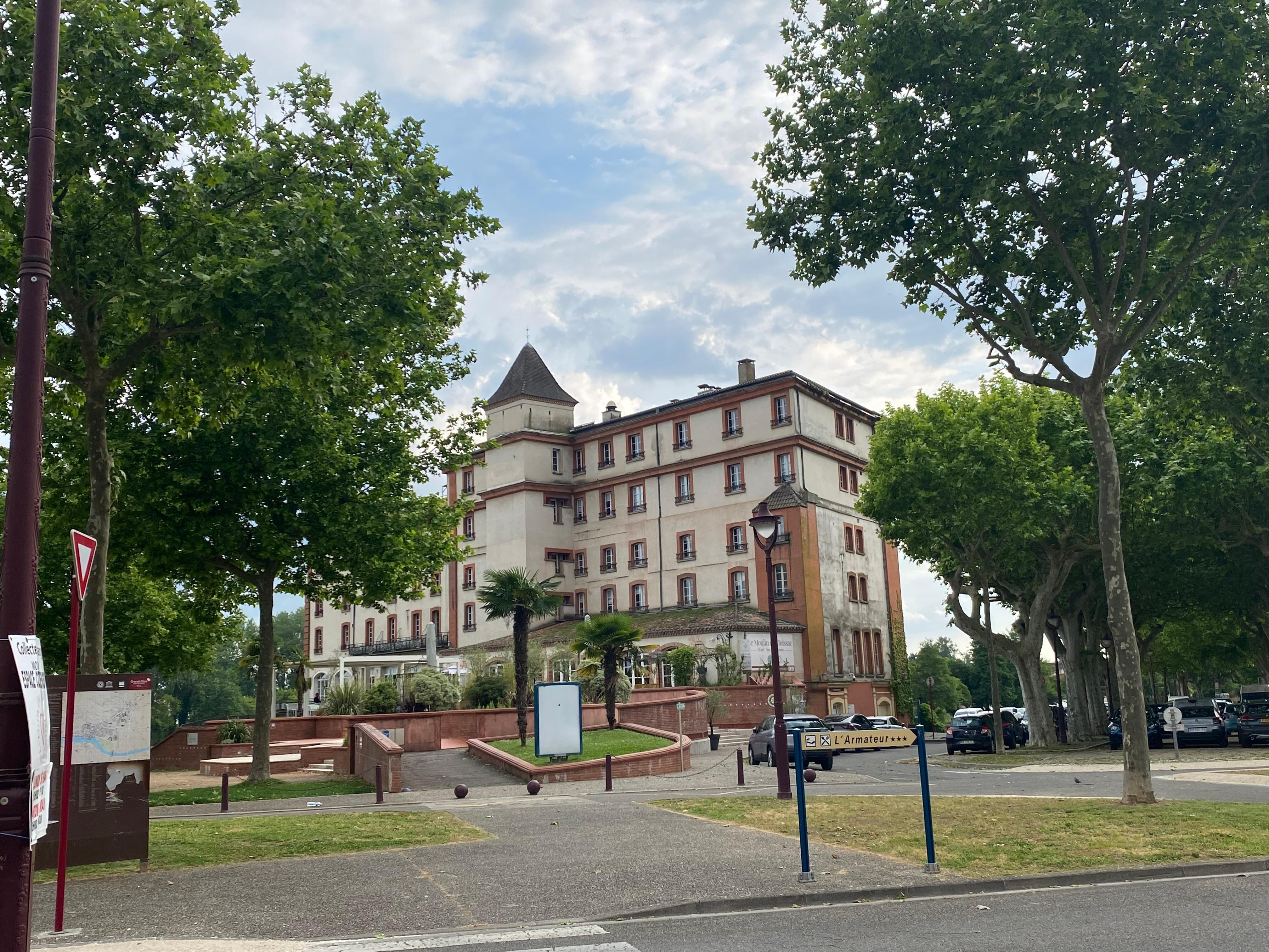 L'aspect général de l'hôtel est moins rutilant que sur les photos du site...